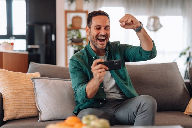 Exploring Why popular online games Attract Attention